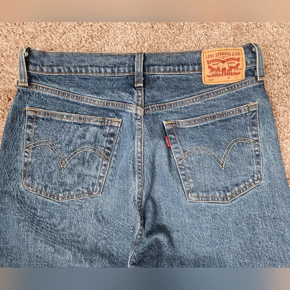 LEVI'S 501 Original Fit Medium Wash Straight Leg High Rise Cropped Jean | SZ W29 - Picture 5 of 10